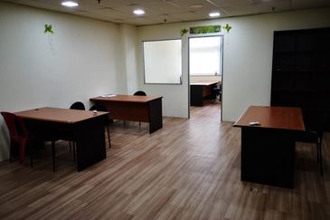 Leisure Commerce Square