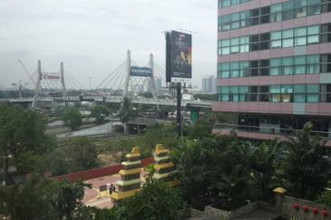 Leisure Commerce Square