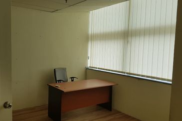 Leisure Commerce Square