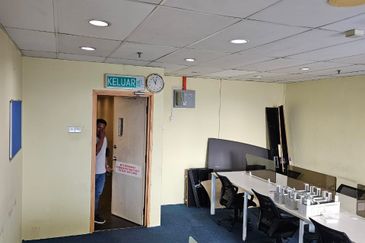 Leisure Commerce Square