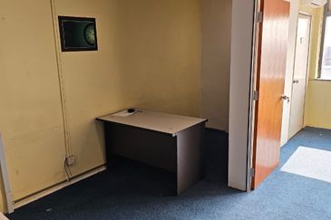 Leisure Commerce Square