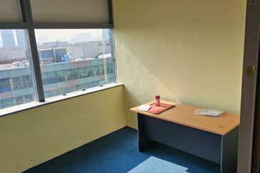 Leisure Commerce Square