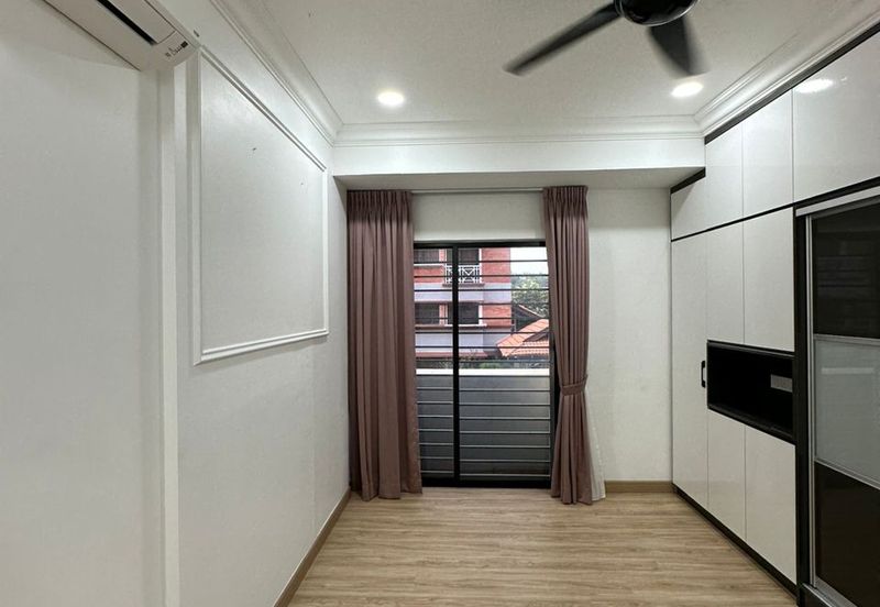 Evergreen Park Acorn and Hazel