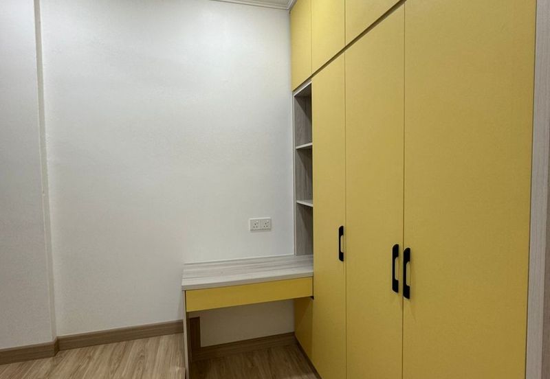 Evergreen Park Acorn and Hazel