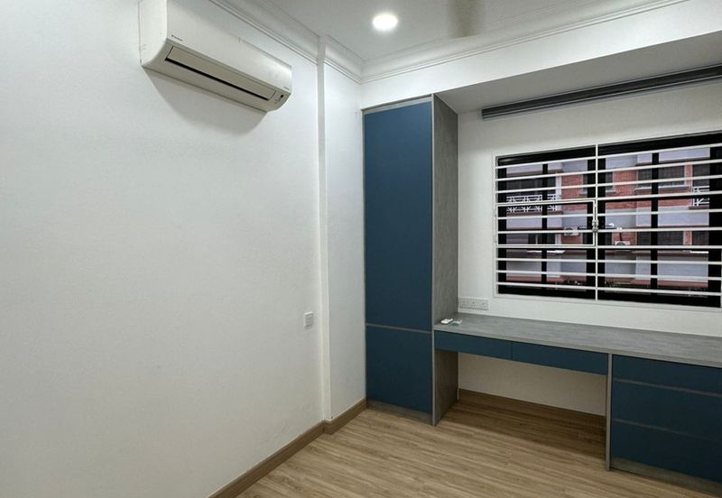 Evergreen Park Acorn and Hazel