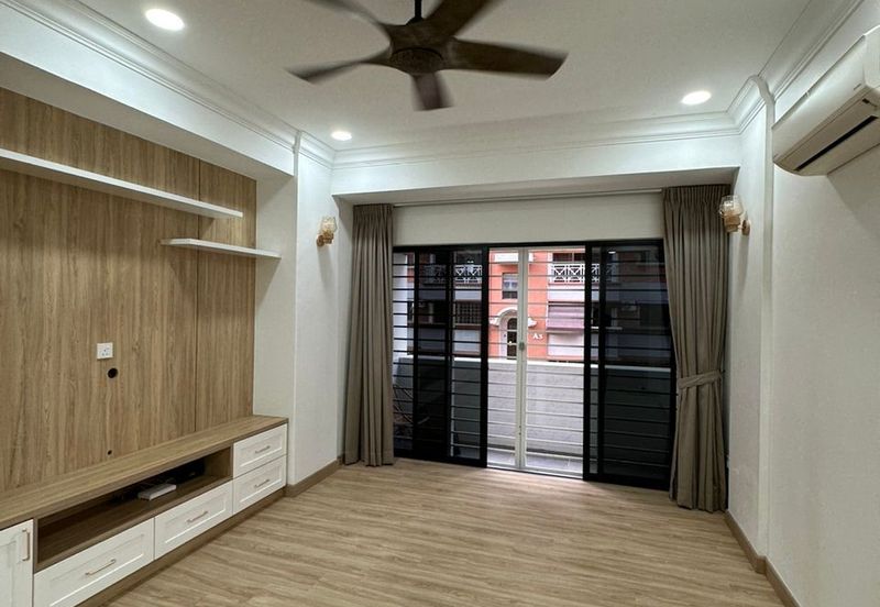 Evergreen Park Acorn and Hazel