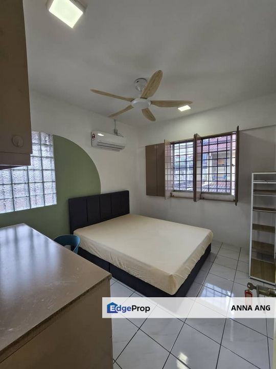PJS 7 Room 2 - Queen + Air-con + Window , Selangor, Bandar Sunway