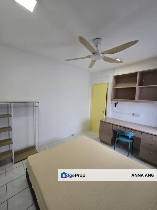 PJS 7 Room 2 - Queen + Air-con + Window , Selangor, Bandar Sunway