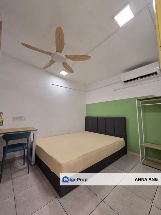 PJS 7 Room 11 - Queen + Air-con + Window, Selangor, Bandar Sunway