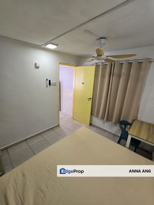 PJS 7 Room 11 - Queen + Air-con + Window, Selangor, Bandar Sunway