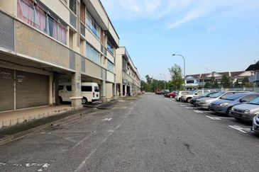 Taman Mount Austin Commercial