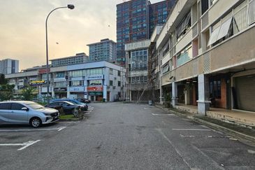 Taman Mount Austin Commercial