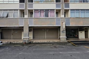 Taman Mount Austin Commercial