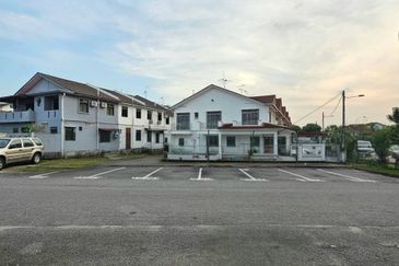 Taman Mount Austin Commercial