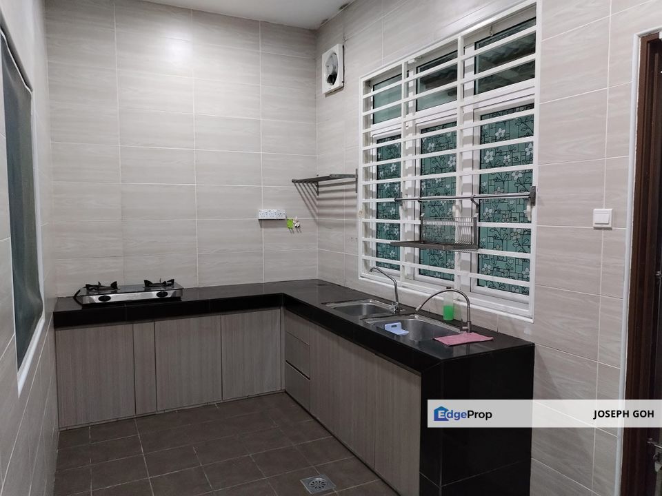 Nilai Spring Villa,Semi-Detached Unit Corner,Welcome buyer to view, Negeri Sembilan, Nilai
