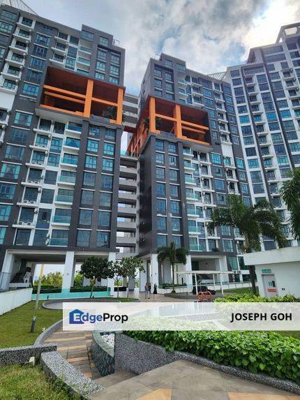 Crescent Bay Suites apartment unit for sale , Corner unit and unblock view., Johor, Johor Bahru