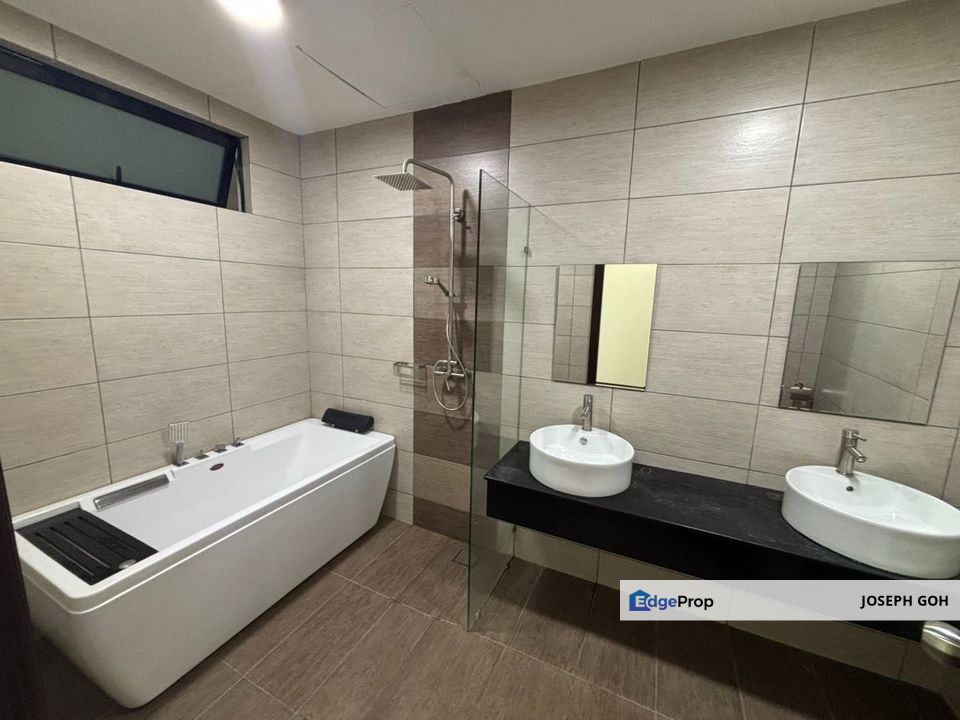 Taman Molek , Molek Regency Large Unit 1855sqf 4 Bedrooms , Johor, Johor Bahru