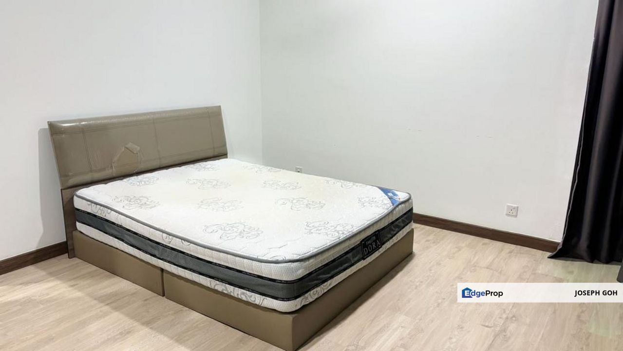 Green haven condominium kota puteri ,3 rooms with fully furnished facing s’pore, Johor, Masai