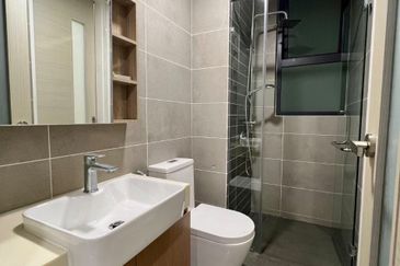 The M @ Medini Macrolink