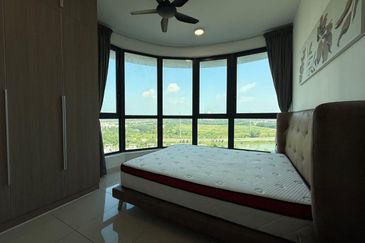 The M @ Medini Macrolink