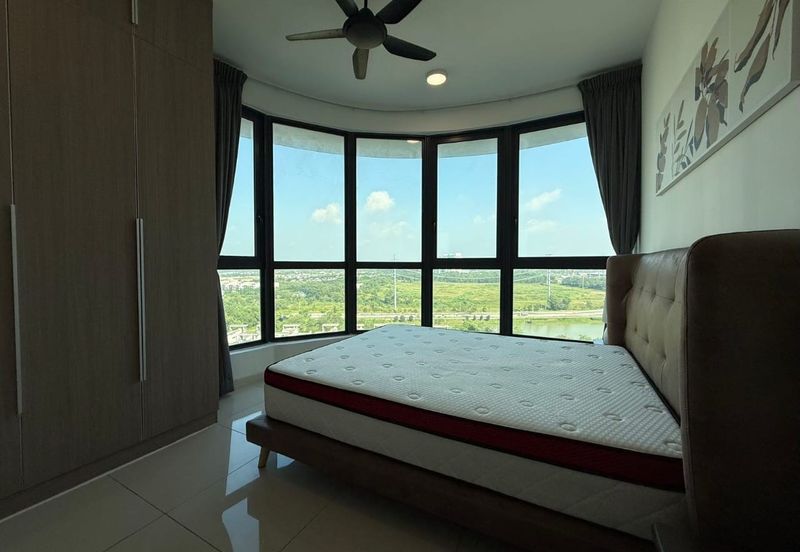 The M @ Medini Macrolink