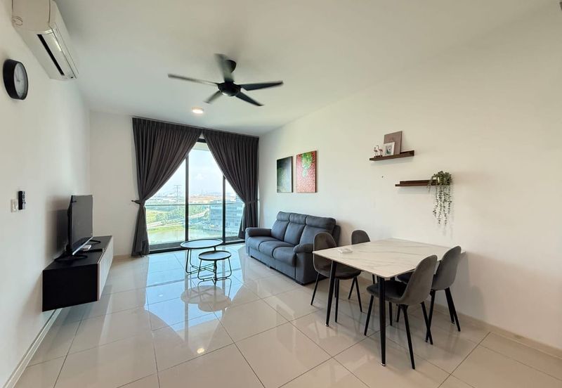 The M @ Medini Macrolink