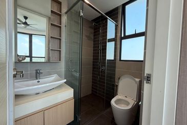 The M @ Medini Macrolink