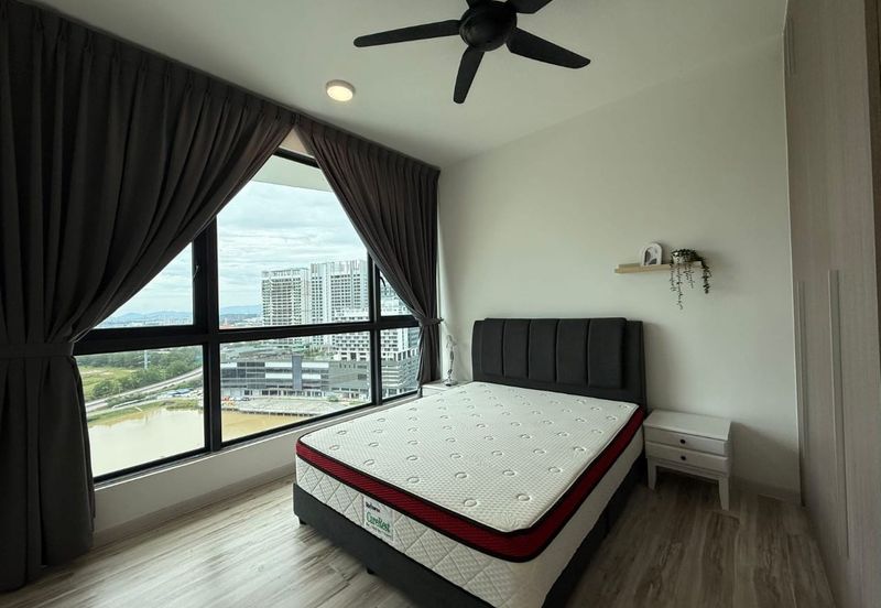 The M @ Medini Macrolink