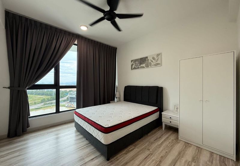 The M @ Medini Macrolink