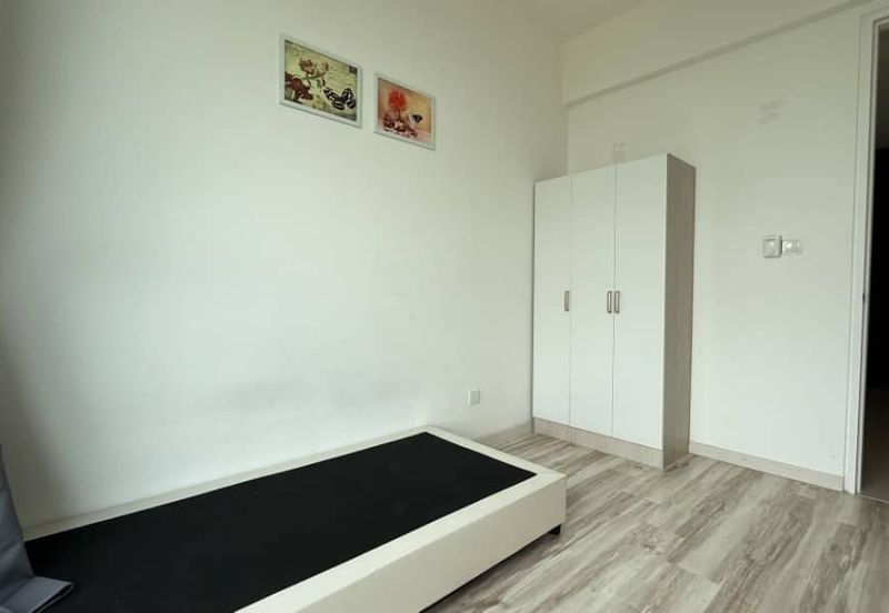 The M @ Medini Macrolink