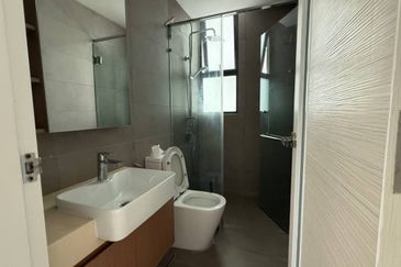 The M @ Medini Macrolink