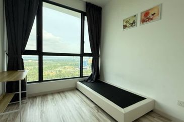 The M @ Medini Macrolink