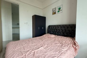 The M @ Medini Macrolink