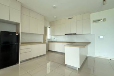 The M @ Medini Macrolink