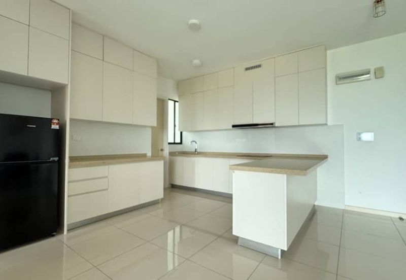 The M @ Medini Macrolink