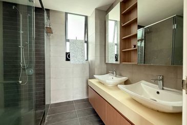 The M @ Medini Macrolink