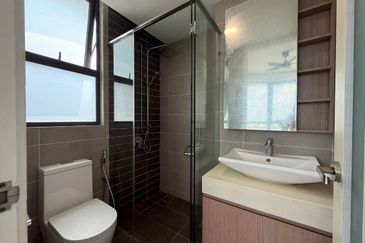 The M @ Medini Macrolink