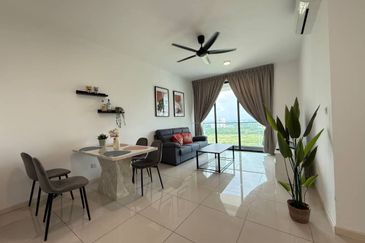 The M @ Medini Macrolink