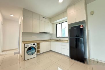 The M @ Medini Macrolink