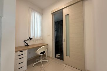 The M @ Medini Macrolink