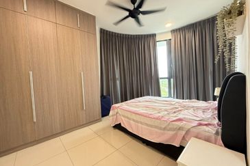 The M @ Medini Macrolink