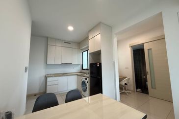 The M @ Medini Macrolink