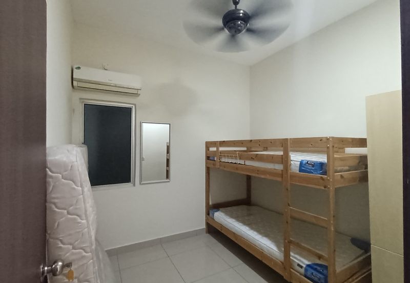 Dedaun Hijau (Greenfield Regency)