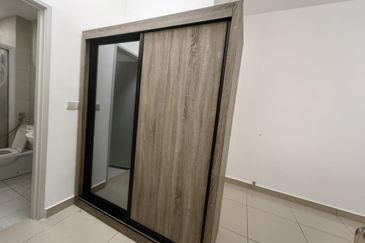 Meridin Bayvue Apartment