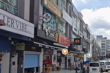 Jalan Austin Heights