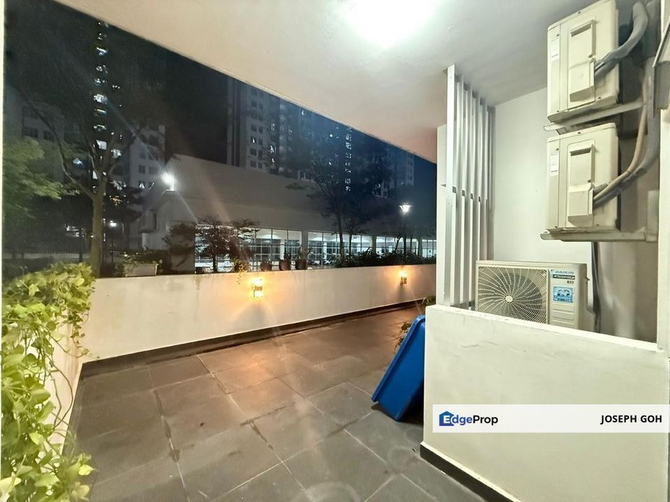 Meridin Bayvue unit is quite special directly to the swimming pool., Johor, Masai