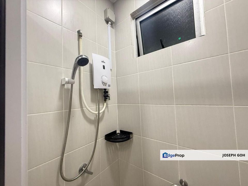 Meridin Bayvue unit is quite special directly to the swimming pool., Johor, Masai