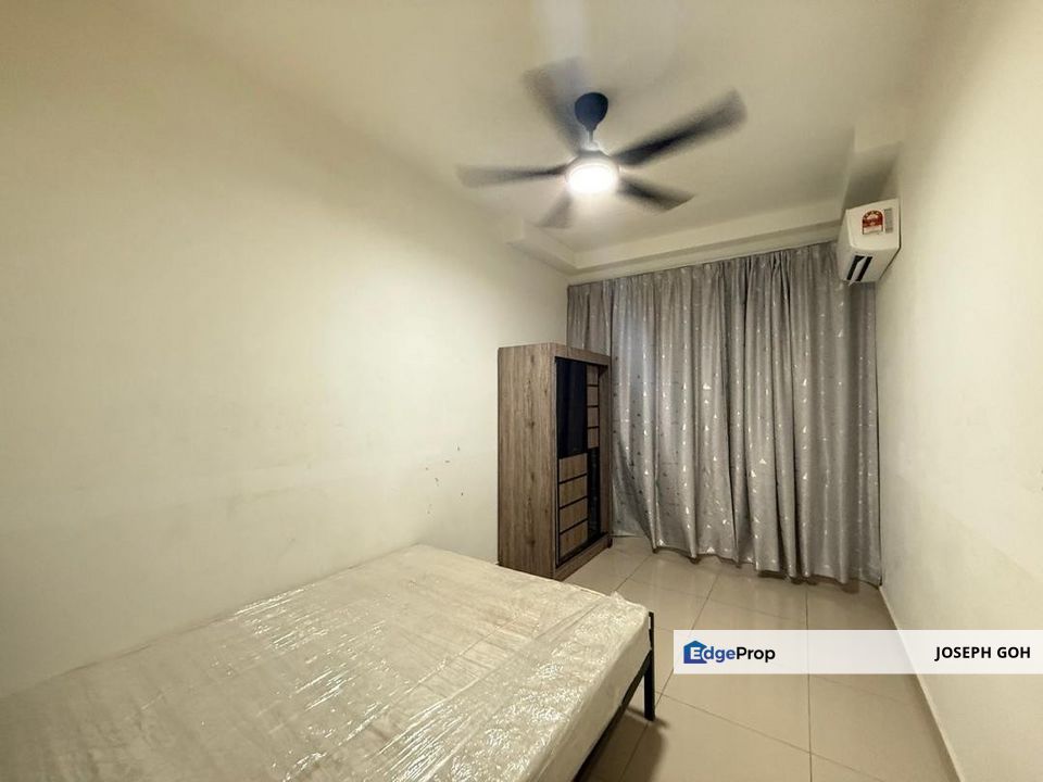 Meridin Bayvue unit is quite special directly to the swimming pool., Johor, Masai