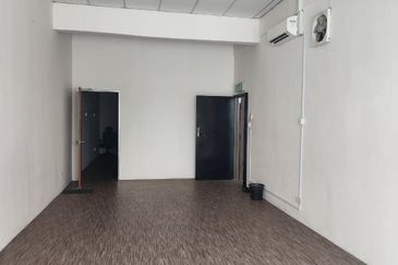 Pusat Perdagangan Danga Utama