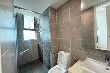 The M @ Medini Macrolink